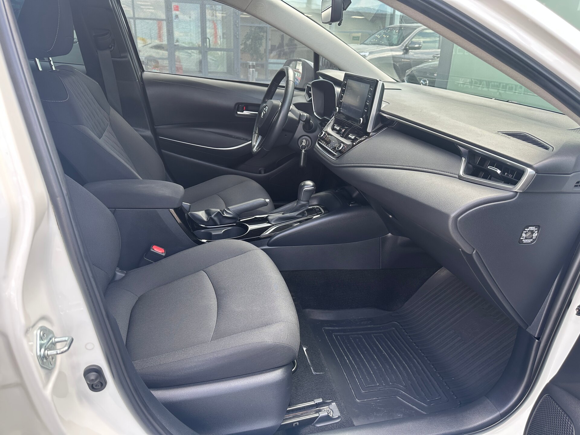 Toyota Corolla, XI (E160, E170, E180) Рестайлинг 1 2019 Toyota Corolla, XI (E160, E170, E180) Рестайлинг 1 2019