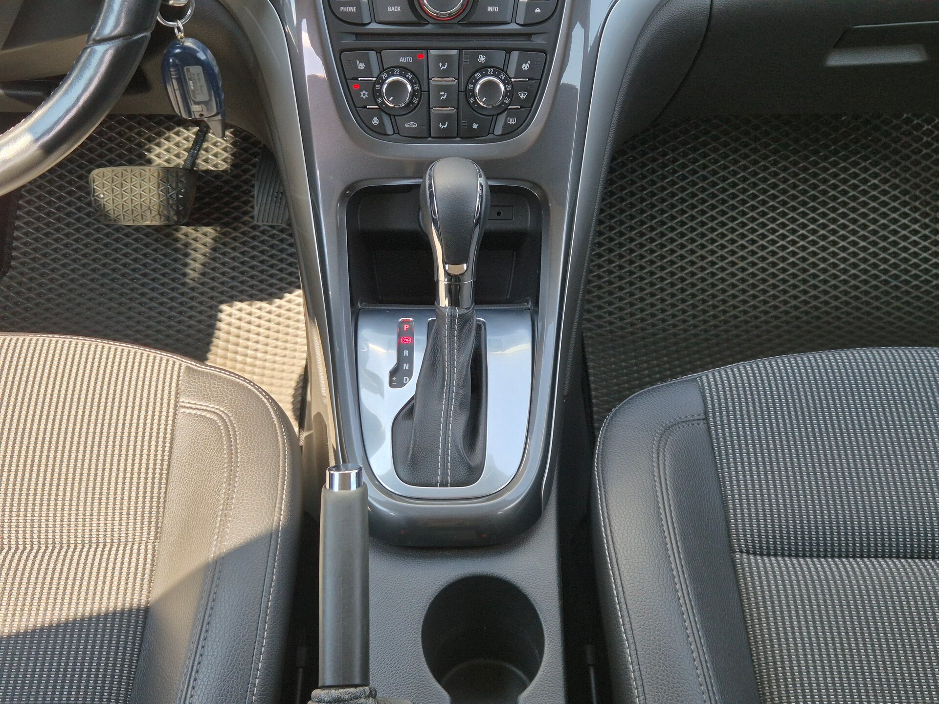 Opel Astra, J Рестайлинг 2012