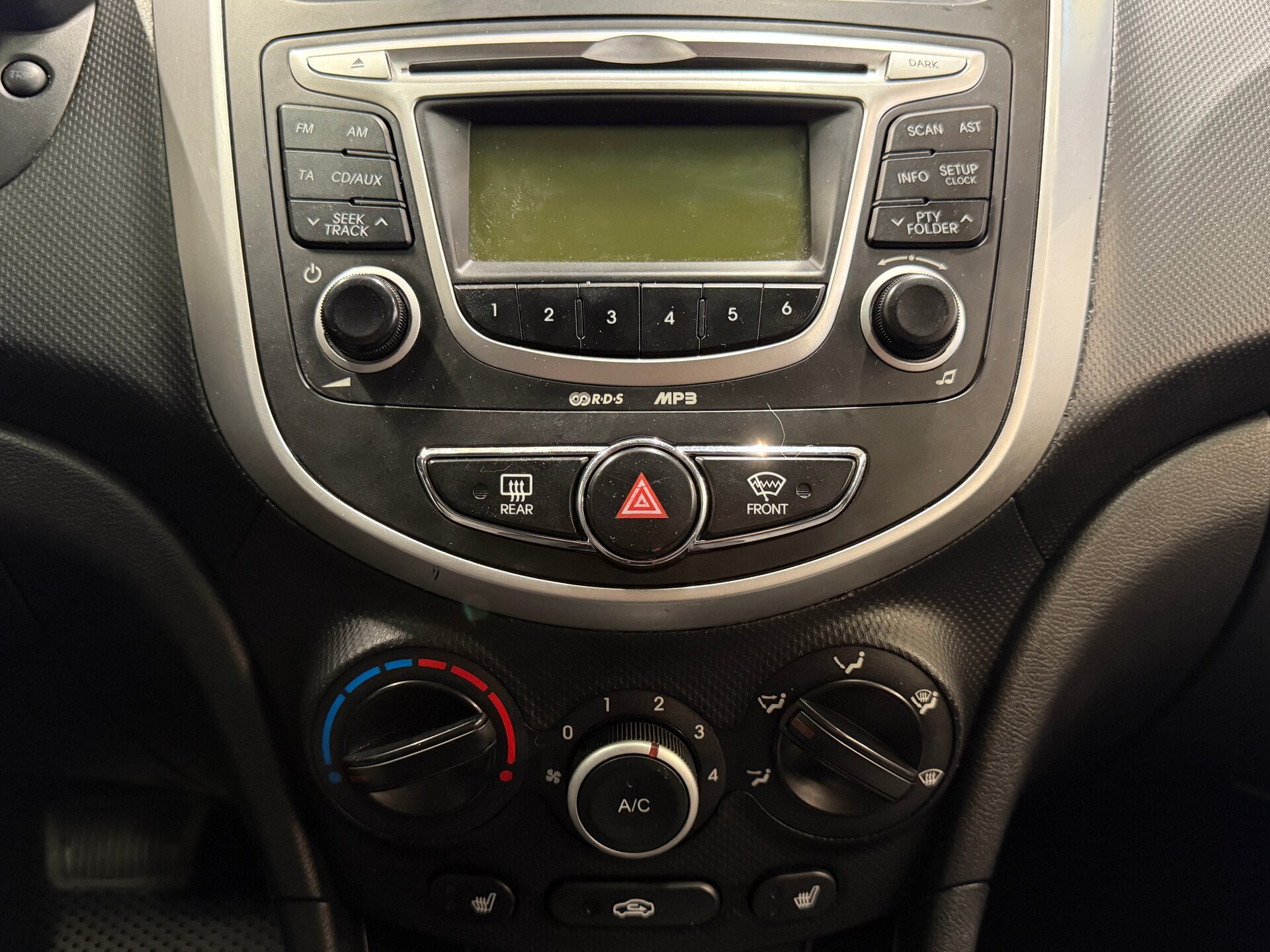 Hyundai Solaris, I 2011