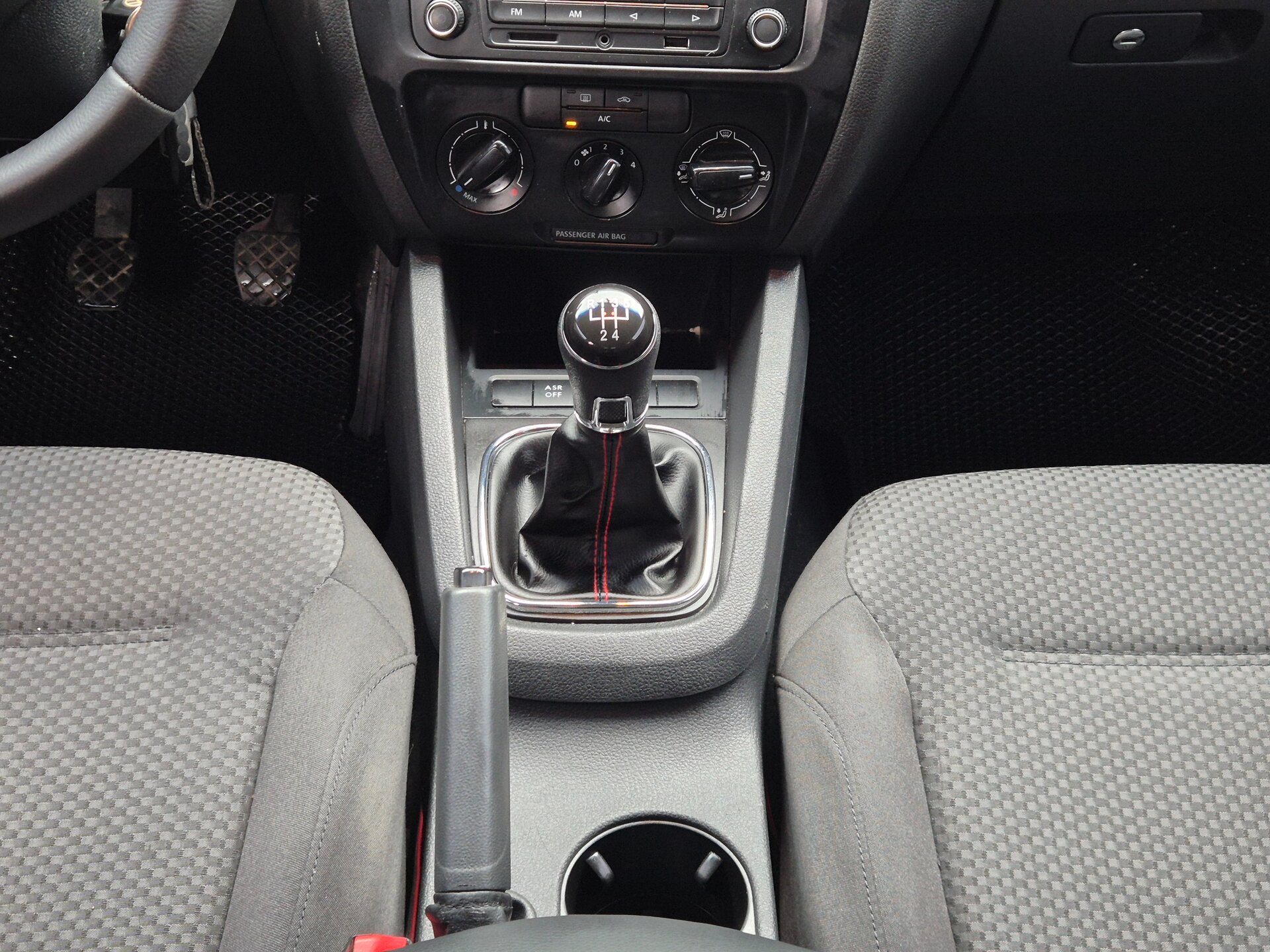 Volkswagen Jetta, VI 2013