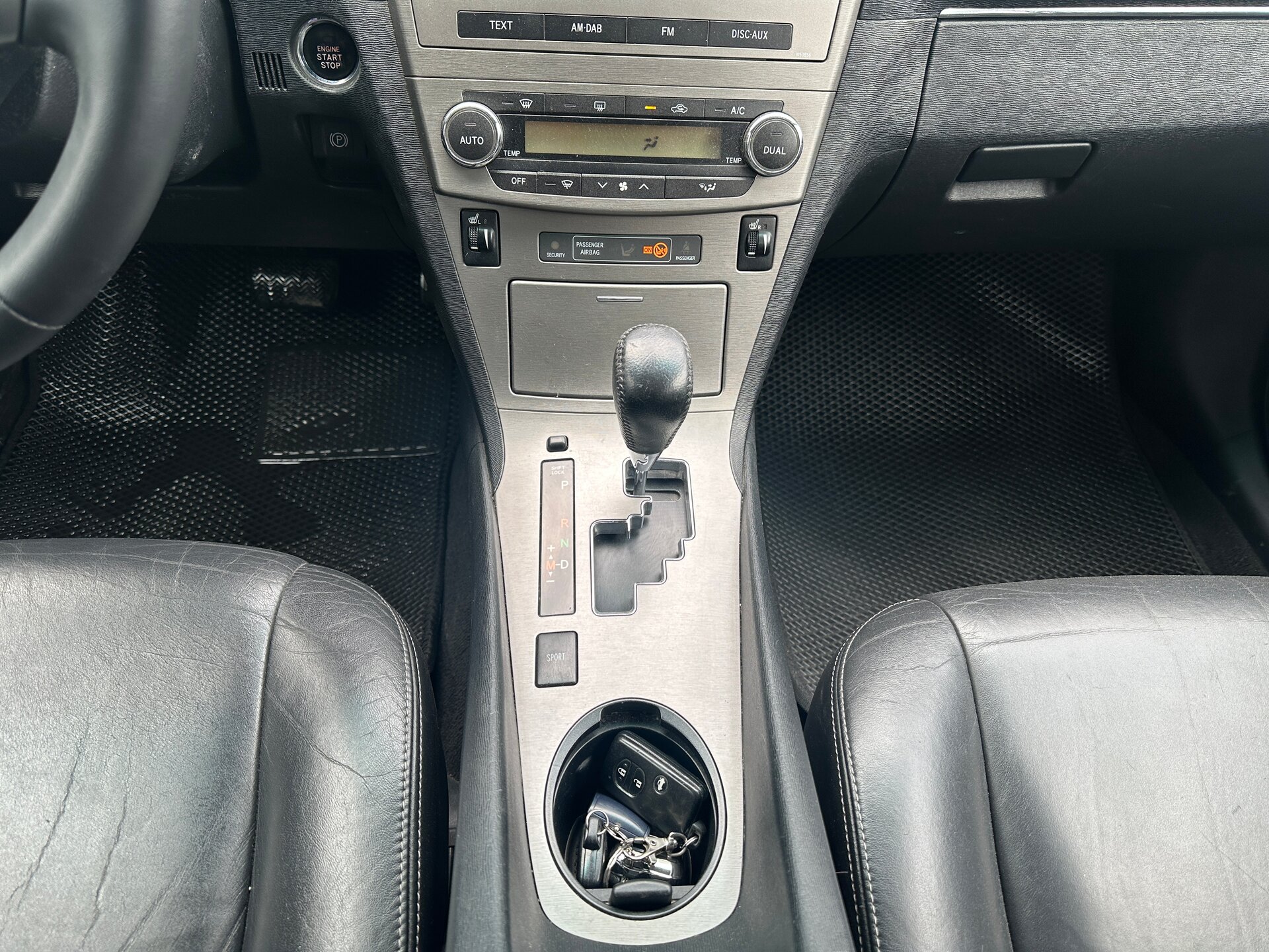 Toyota Avensis, III 2011