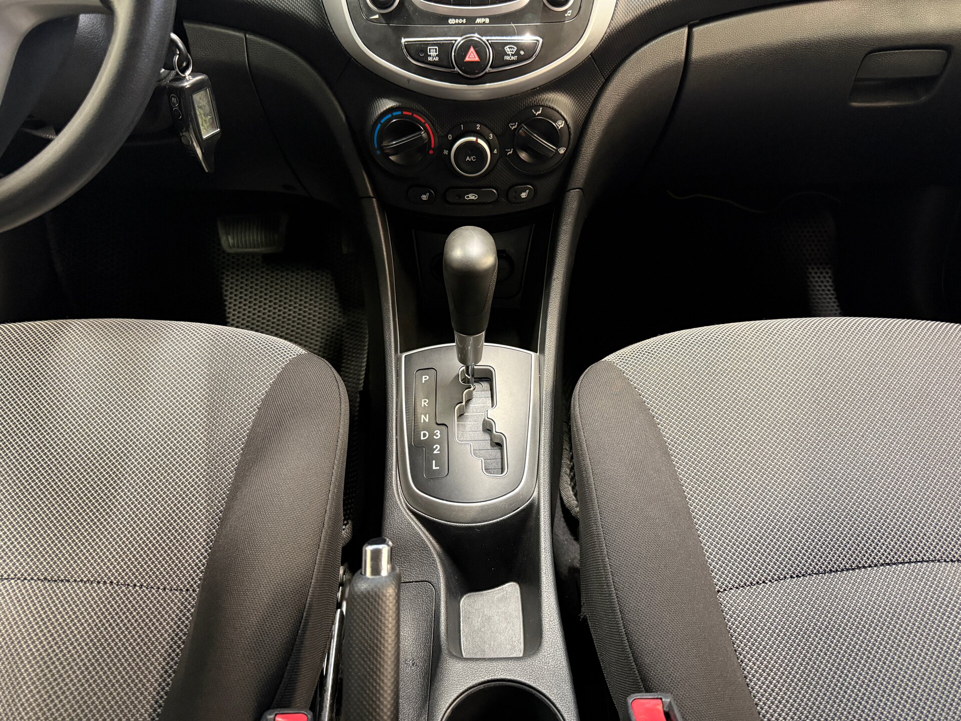 Hyundai Solaris, I 2011