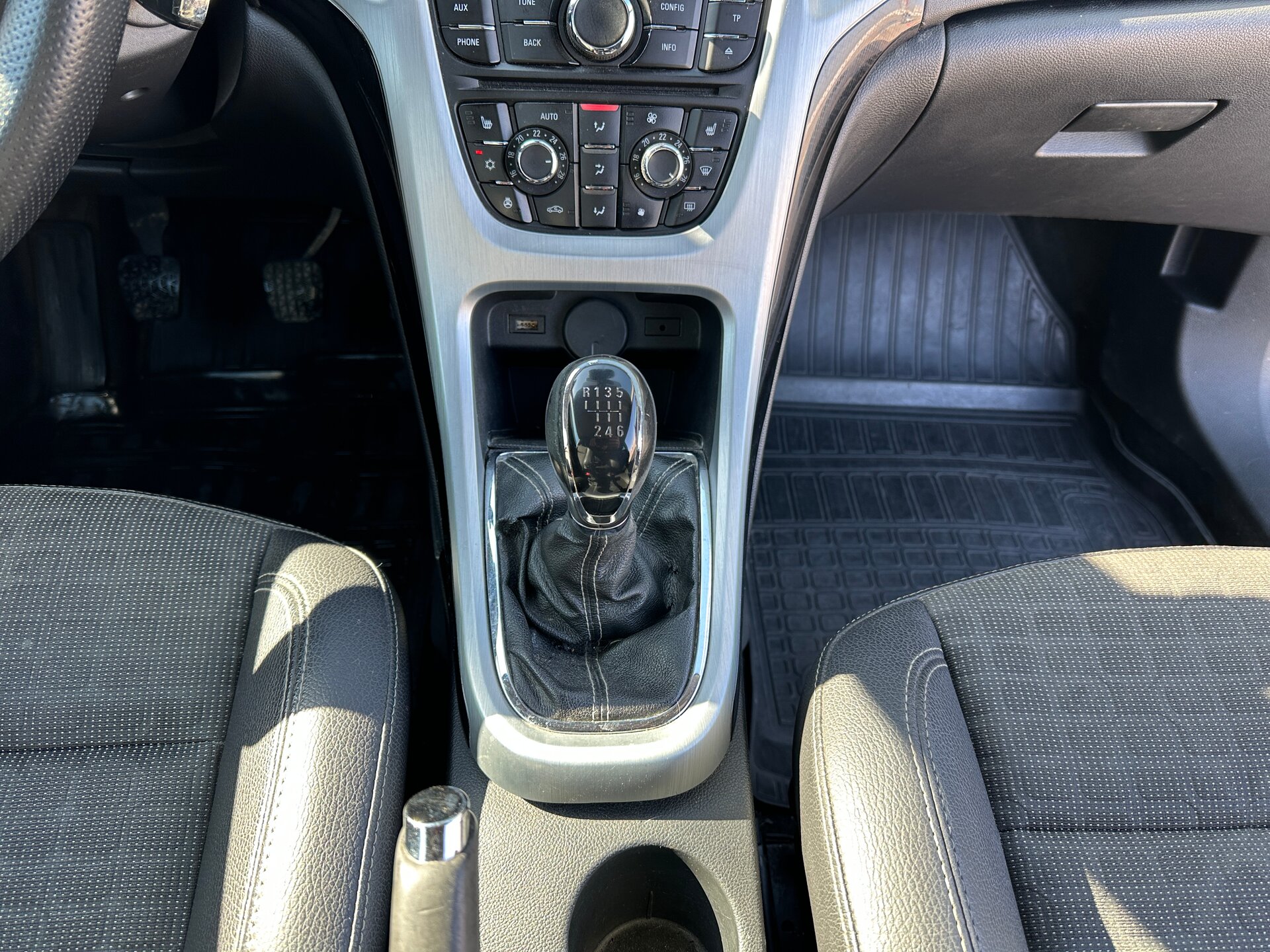 Opel Astra, J Рестайлинг 2012