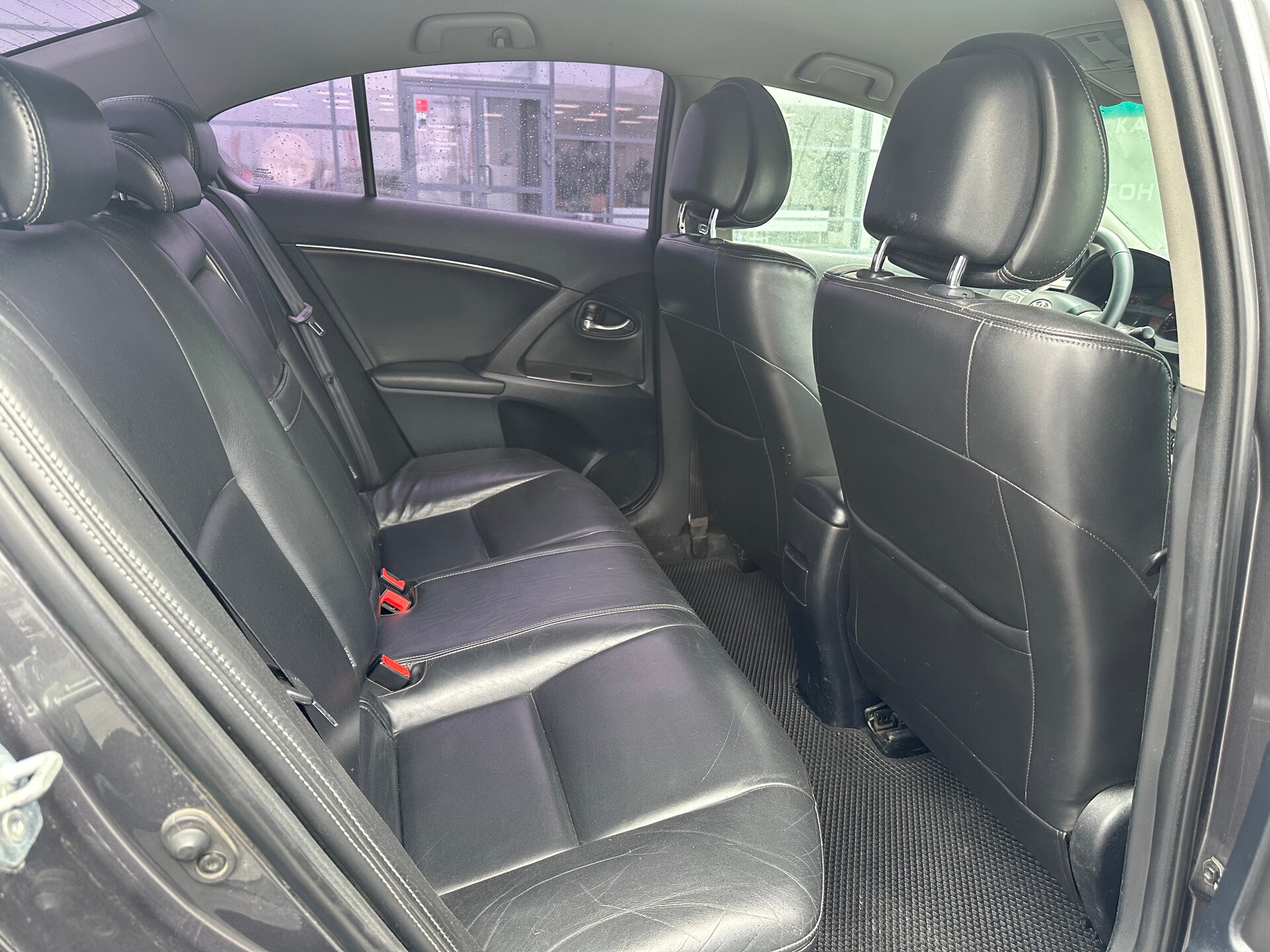 Toyota Avensis, III 2011